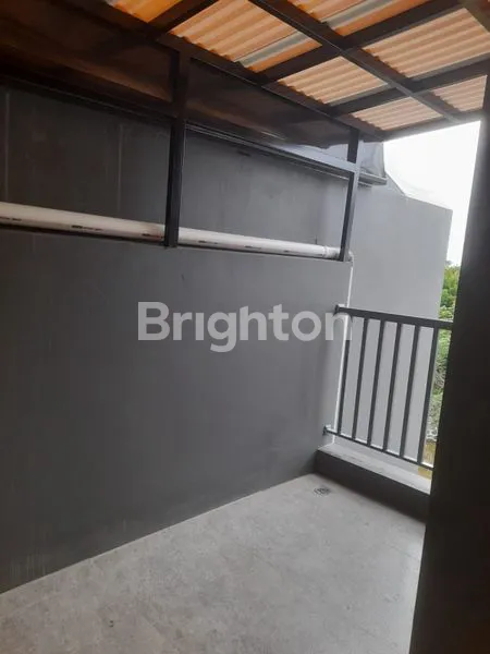 image RUMAH DI CLUSTER BARU KOTA WISATA CIBUBUR, MODERN MINIMALIS,ADA TERAS DAN BALKON . (8)