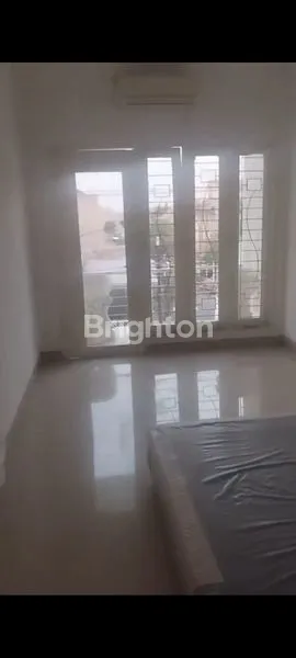image RUMAH MEWAH 3KT HADAP TIMUR DEKAT ITS (8)