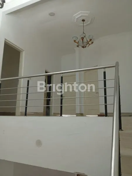 image RUMAH MEWAH 3KT HADAP TIMUR DEKAT ITS (6)