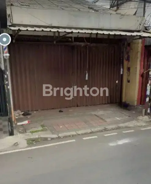 RUKO NGANTONG DI BAWAH NJOB DI RAWASARI DI JALAN UTAMA.