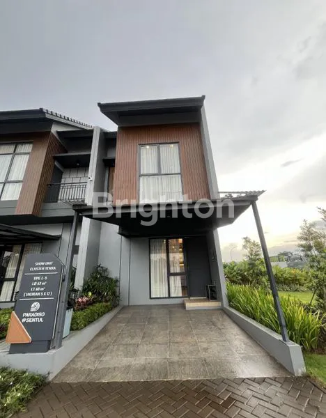 RUMAH MEWAH DI KAWASAN AREA SENTUL