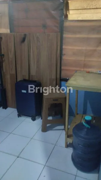 image RUMAH TUA HITUNG TANAH DI GROGOL PETAMBURAN, JAKARTA BARAT, LUAS 110 METER2. ROW JALAN 1 MOBIL LEGA. (1)