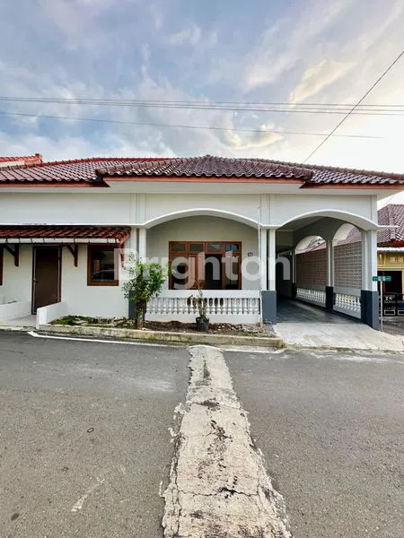 image DIJUAL RUMAH STRATEGIS BEBAS BANJIR DI SRONDOL SEMARANG  (1)