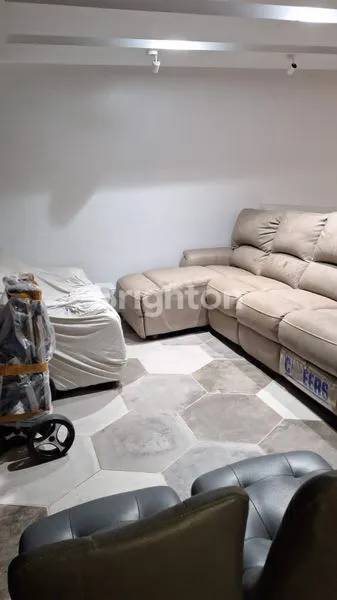 image RUMAH MEWAH 4 LANTAI FULLY-FURNISHED DI TANJUNG BUNGA (6)