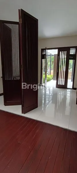 RUMAH 4+1 KT SEMI FURNISHED DI GRAHA FAMILI