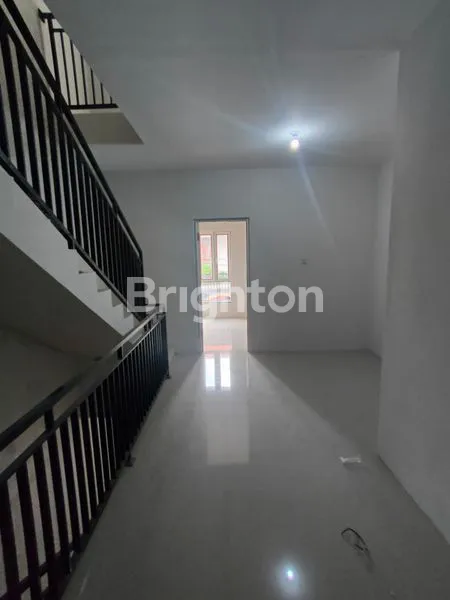 image RUMAH BARU SIAP HUNI 3 LANTAI SHM JAMBANGAN SURABAYA (4)