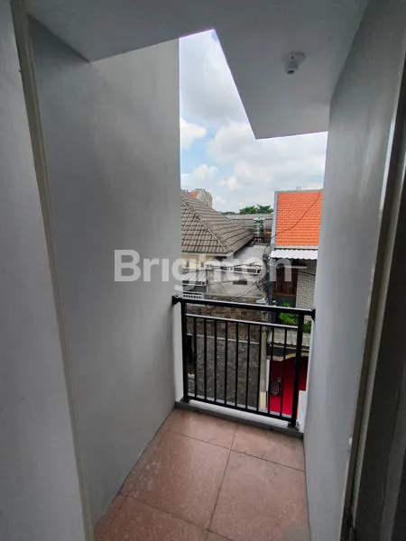 image RUMAH BARU SIAP HUNI 3 LANTAI SHM JAMBANGAN SURABAYA (6)