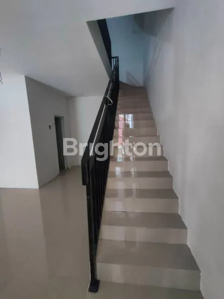 image RUMAH BARU SIAP HUNI 3 LANTAI SHM JAMBANGAN SURABAYA (7)