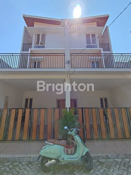 image RUMAH BARU SIAP HUNI 3 LANTAI SHM JAMBANGAN SURABAYA (2)