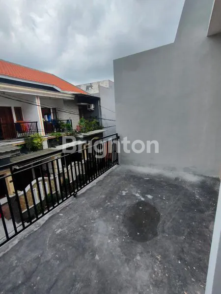image RUMAH BARU SIAP HUNI 3 LANTAI SHM JAMBANGAN SURABAYA (3)