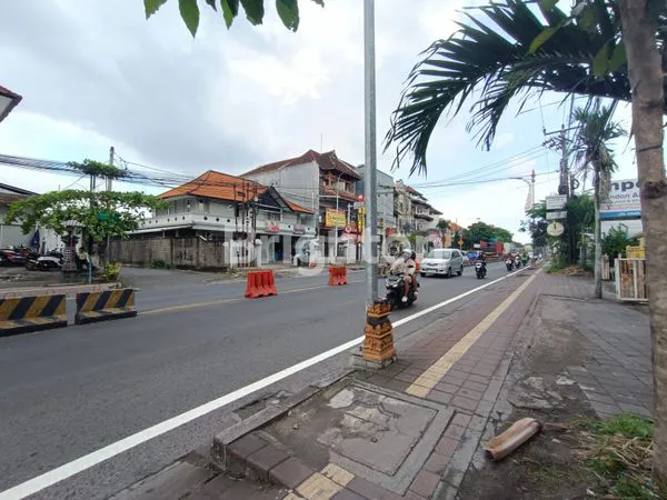 image RUMAH 2 LANTAI DI JL. GATOT SUBROTO  (4)