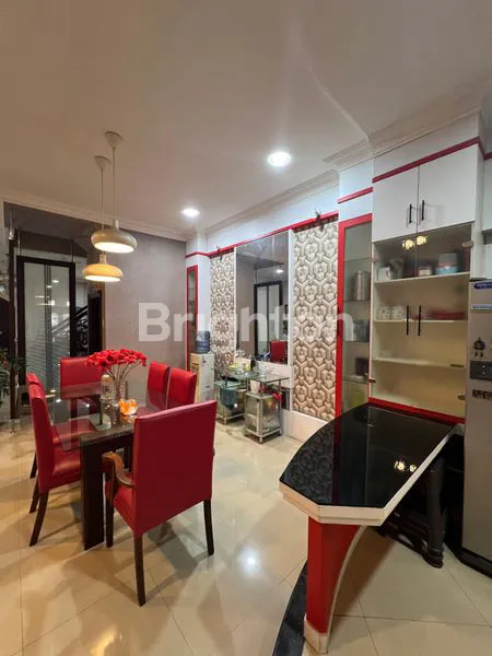 image RUMAH MEWAH 3 LANTAI DI MEDAN DELI (3)