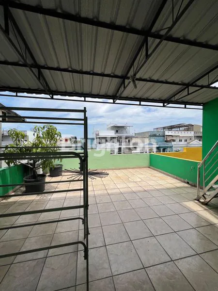 image RUMAH MEWAH 3 LANTAI DI MEDAN DELI (8)