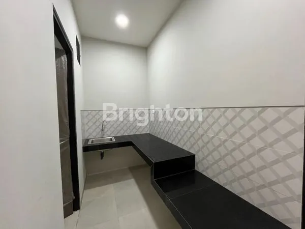 image RUMAH BARU 2 LANTAI SUTOREJO (3)