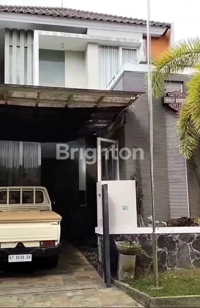 image RUMAH 2 LANTAI DIJUAL – LT 250 M², LB 300 M², 4 KAMAR, SHM, SIAP HUNI!\N (1)