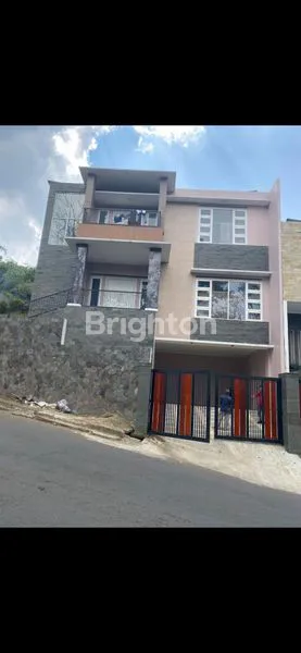 image TURUN HARGA! RUMAH MEWAH 3 LANTAI FURNISHED DI DAGO (1)