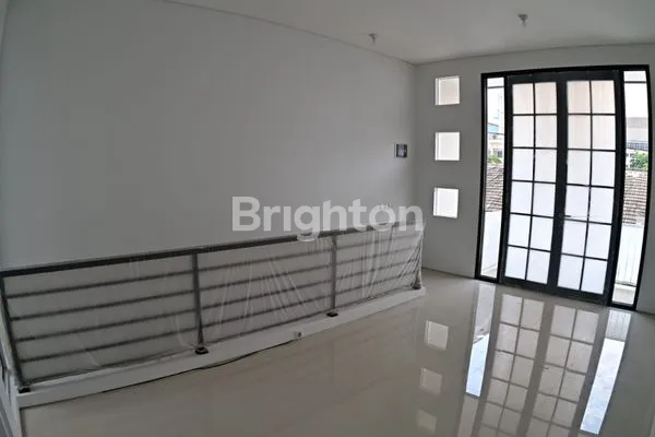 image RUMAH MEWAH MANYAR REJO, AKSES MUDAH, FASILITAS LENGKAP (4)