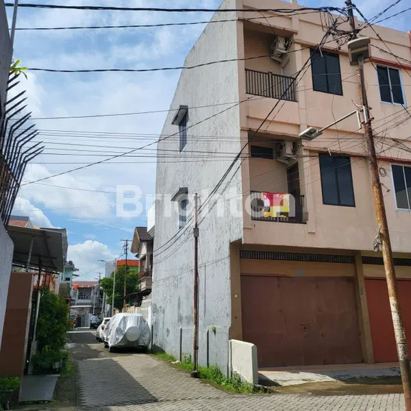 image RUKO 3 LANTAI FURNISH DI KOTA (1)