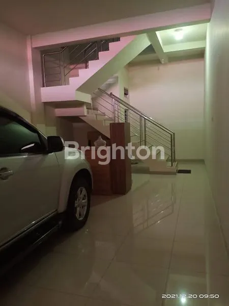 image RUKO 3 LANTAI FURNISH DI KOTA (2)