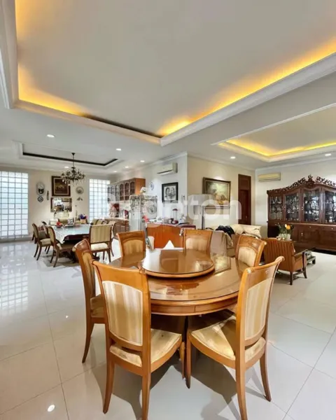 image RUMAH MEWAH SIAP HUNI DI KEBAYORAN BARU (4)