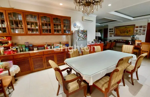 image RUMAH MEWAH SIAP HUNI DI KEBAYORAN BARU (3)