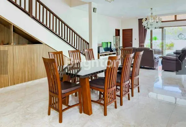 image VILA 3 LANTAI PEMANDANGAN LAUT BALANGAN (6)