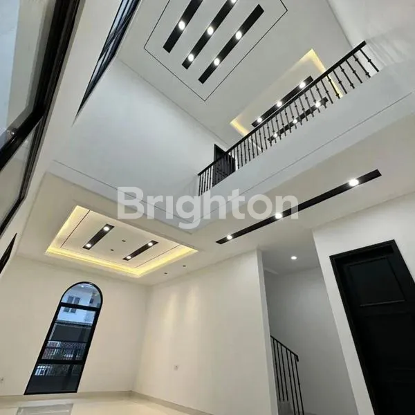 image NEW AMERICAN STYLE PURIMAS REGENCY 8X19 DENGAN 2 MASTER BEDROOM ROW JALAN 3 MOBIL (4)