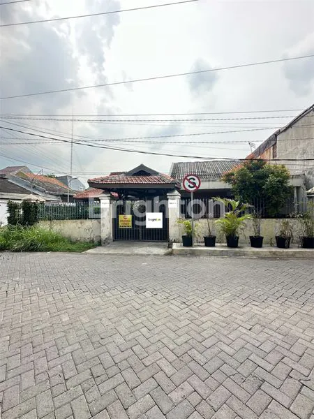 image RUMAH TINGGAL AKSES UTAMA KEBRAON (1)