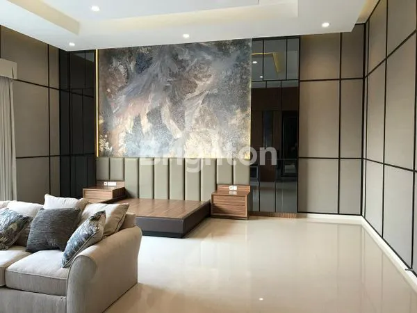 image RUMAH MEWAH MODERN FULL FURNISHED SIAP HUNI CITRALAND SURABAYA BARAT DEKAT PAKUWON INDAH, GRAHA FAMILI (4)