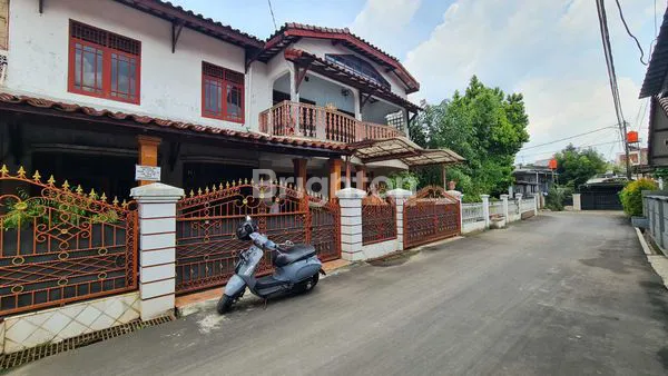 RUMAH 2 LANTAI 6 KT DEKAT PLAZA PONDOK GEDE