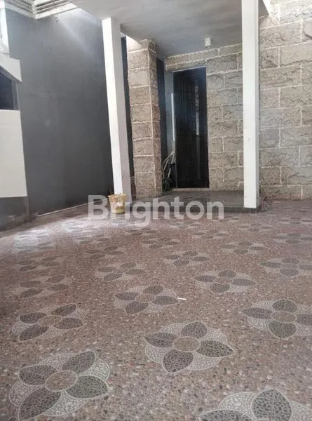 image RUMAH 2 LANTAI SURABAYA TIMUR LOKASI STRATEGIS DEKAT MERR KENJERAN PAKUWON CITY ITS GALAXY MALL KAZA MALL KAPASAN PASAR ATOM ITC (1)