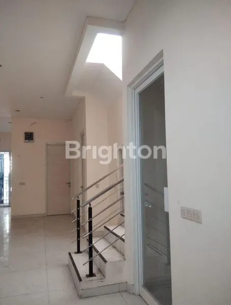 image RUMAH 2 LANTAI SURABAYA TIMUR LOKASI STRATEGIS DEKAT MERR KENJERAN PAKUWON CITY ITS GALAXY MALL KAZA MALL KAPASAN PASAR ATOM ITC (3)