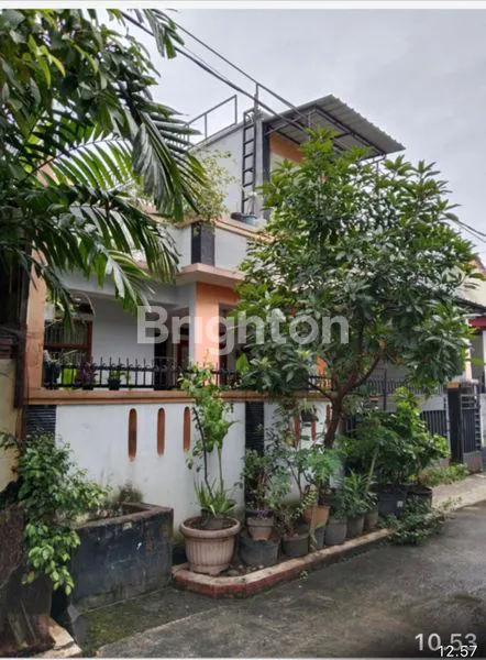 image RUMAH CANTIK  2 LANTAI TERAWAT SIAP HUNI LOKASI STRATEGIS DI KOMP CHANDRA BEKASI (1)
