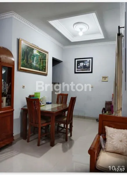 image RUMAH CANTIK  2 LANTAI TERAWAT SIAP HUNI LOKASI STRATEGIS DI KOMP CHANDRA BEKASI (3)