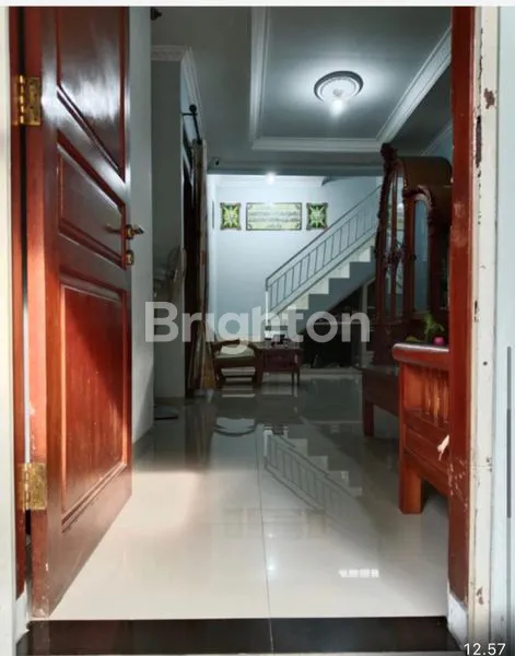 image RUMAH CANTIK  2 LANTAI TERAWAT SIAP HUNI LOKASI STRATEGIS DI KOMP CHANDRA BEKASI (5)
