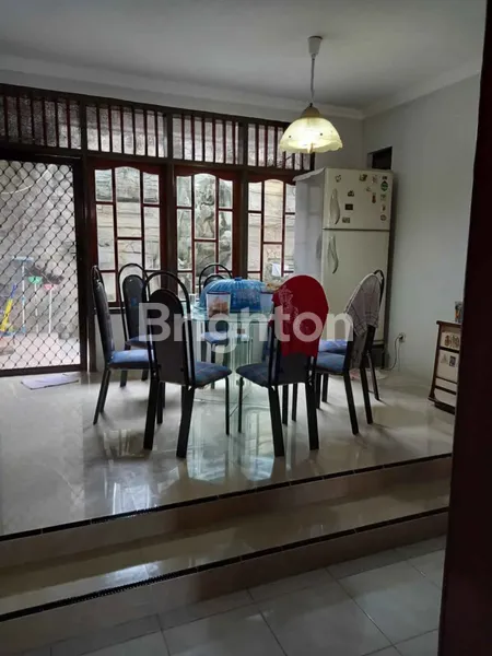 image RUMAH SIAP HUNI BISA DIGUNAKAN UNTUK BISNIS ECERAN ATAU GROSIR MAUPUN USAHA KOS-KOSAN (2)