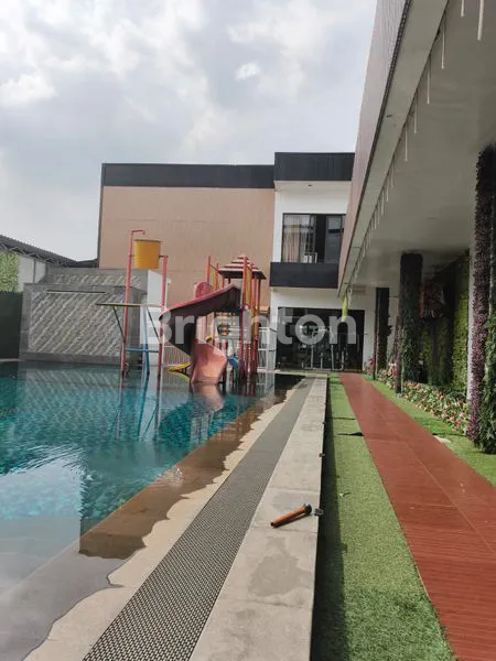 image RUMAH MEWAH 3 LANTAI LT 3104M² DI PANONGAN CITRA RAYA CIKUPA TANGERANG (6)
