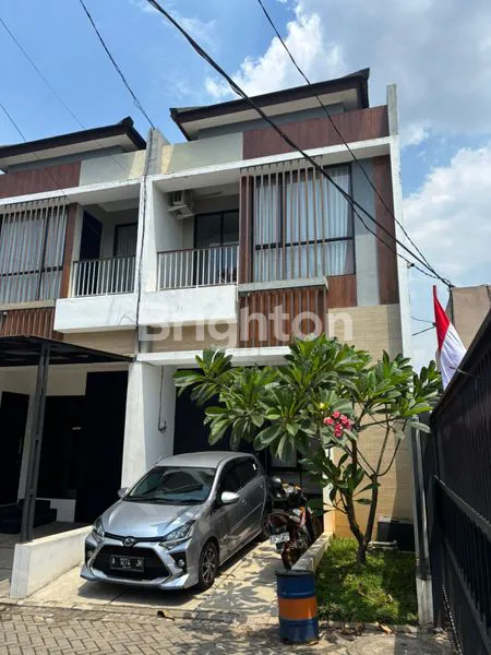 image DIJUAL RUMAH PATIO PREMIERE CLUSTER VERNA TANGERANG SELATAN (1)