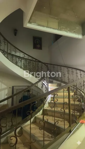 image DIJUAL RUMAH MEWAH & MULTIFUNGSI DI JLN SUKODAMI |  (2)