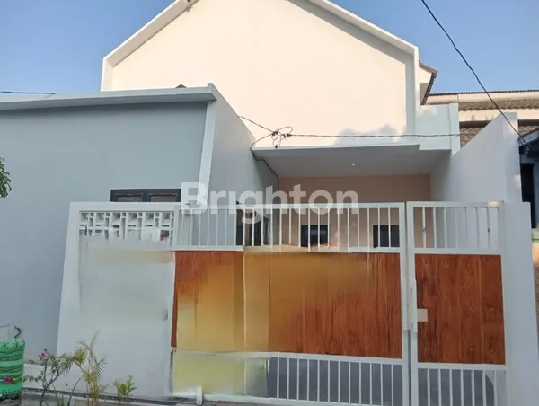 RUMAH SECOND TERAWAT LOKASI GRIYA BENOWO INDAH !!