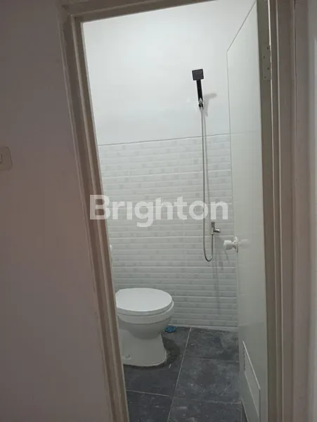 image RUMAH SECOND TERAWAT LOKASI GRIYA BENOWO INDAH !! (2)