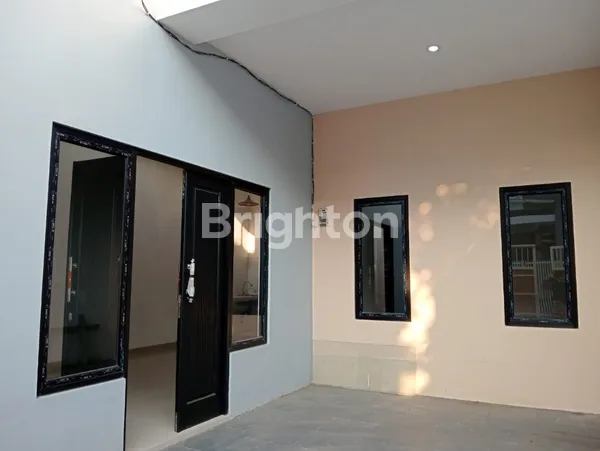 image RUMAH SECOND TERAWAT LOKASI GRIYA BENOWO INDAH !! (4)
