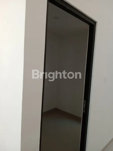 image RUMAH SECOND TERAWAT LOKASI GRIYA BENOWO INDAH !! (3)