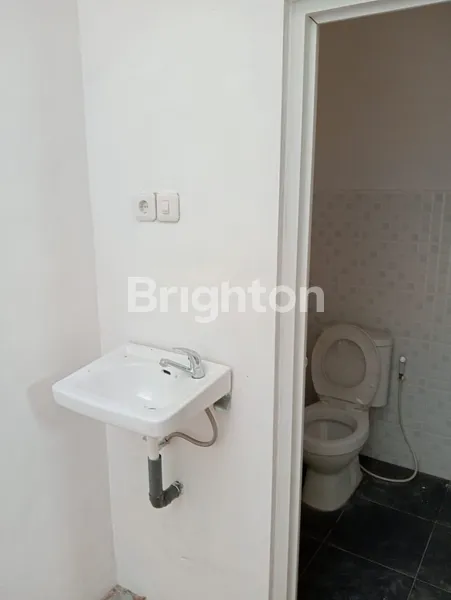 image RUMAH SECOND TERAWAT LOKASI GRIYA BENOWO INDAH !! (6)