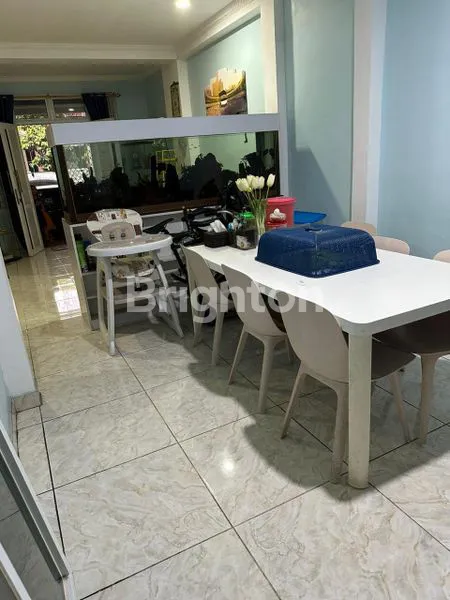 image RUMAH 3 LANTAI DI KEMANG PRATAMA – HARGA TERBAIK! (3)