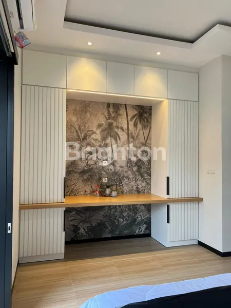 image RUMAH CANTIK DI RUNGKUT MODERN, DESIGN INTERIOR MEWAH, 1.5 LANTAI (1)