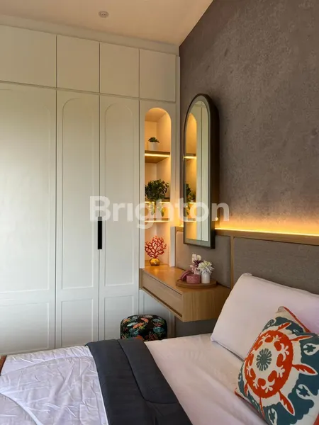 image RUMAH CANTIK DI RUNGKUT MODERN, DESIGN INTERIOR MEWAH, 1.5 LANTAI (2)