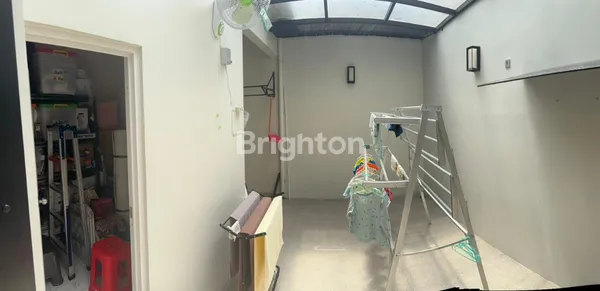 image RUMAH CANTIK DI RUNGKUT MODERN, DESIGN INTERIOR MEWAH, 1.5 LANTAI (5)