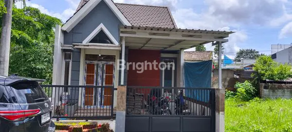 RUMAH DIJUAL DEKAT PINGGIR JALAN PROVINSI DEKAT SEKOLAH ISLAMI DI MALANG