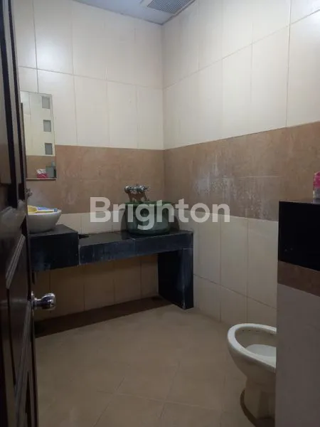 image DISEWAKAN RUKO 2 LANTAI DI PUSAT KOTA TULUNGAGUNG,  LOKASI STRATEGIS, COCOK BUAT BISNIS MAUPUN RUMAH TANGGA. (3)